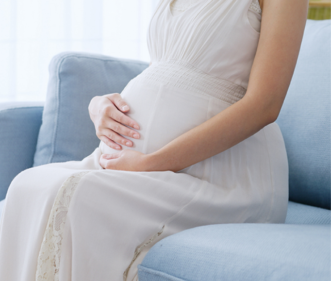 妊娠中に足がつる・妊婦のこむら返りの原因は？対処法と予防法、おすすめのツボ